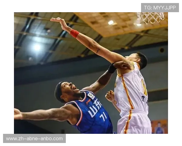 琼斯旱地拔葱高高跃起暴力补扣惊艳全场山东首节力压北京暂获领先